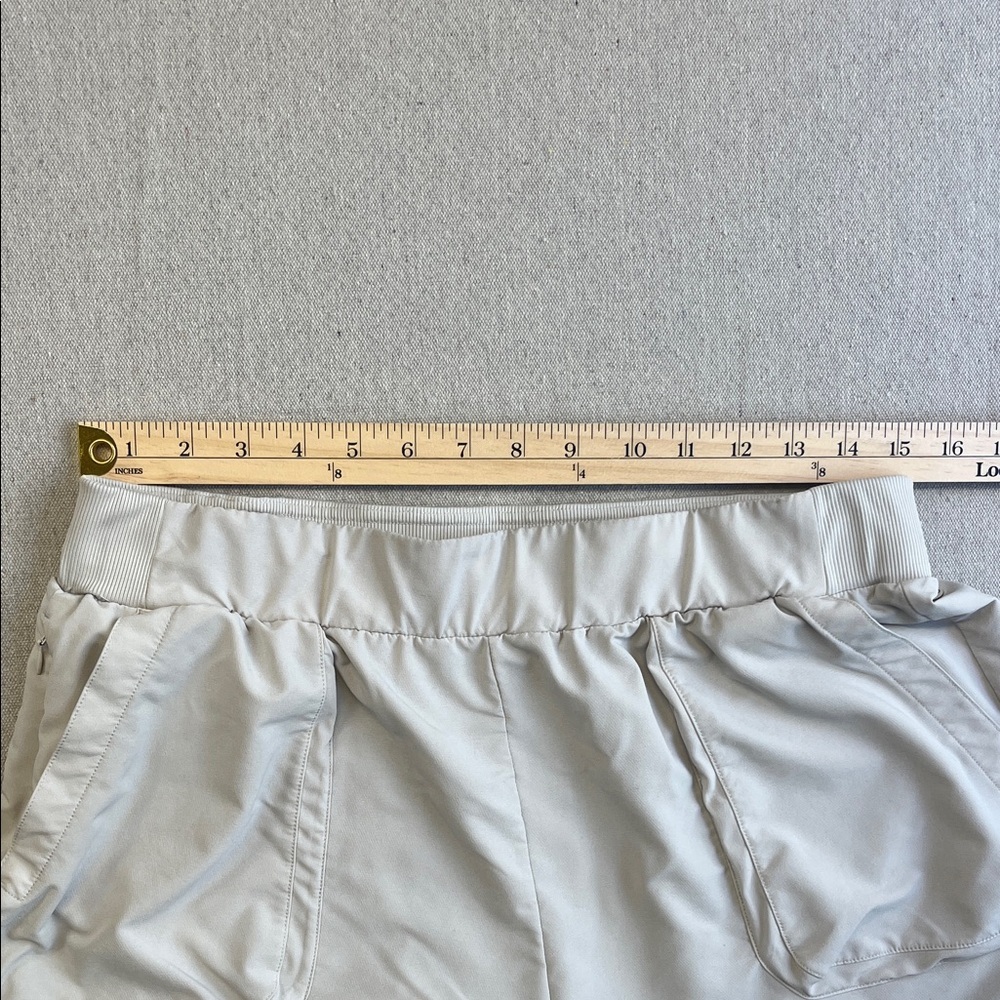 Women's Elastic-Waist Cream Shorts with Front Pockets - Picture 5 of 10
